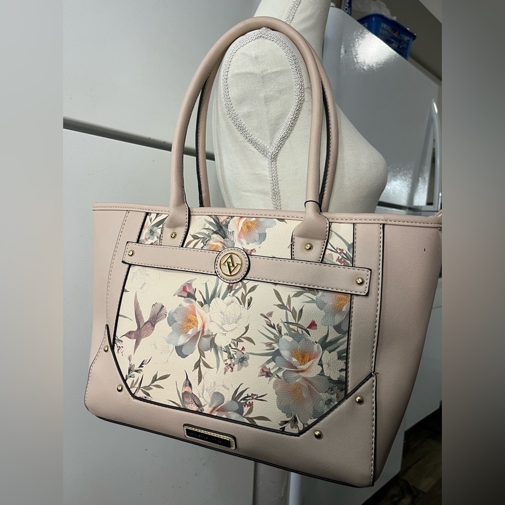 NWT Adrienne Vittadini Garden Bloom Tote Bag MSRP $175 - Picture 2 of 10